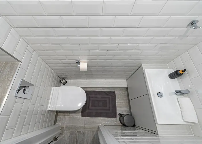 Riverside 1 Bd By Hostlovers